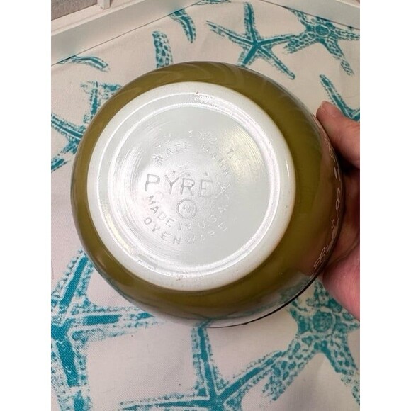 Vintage Pyrex Mixing Bowls 2 - Picture 12 of 12
